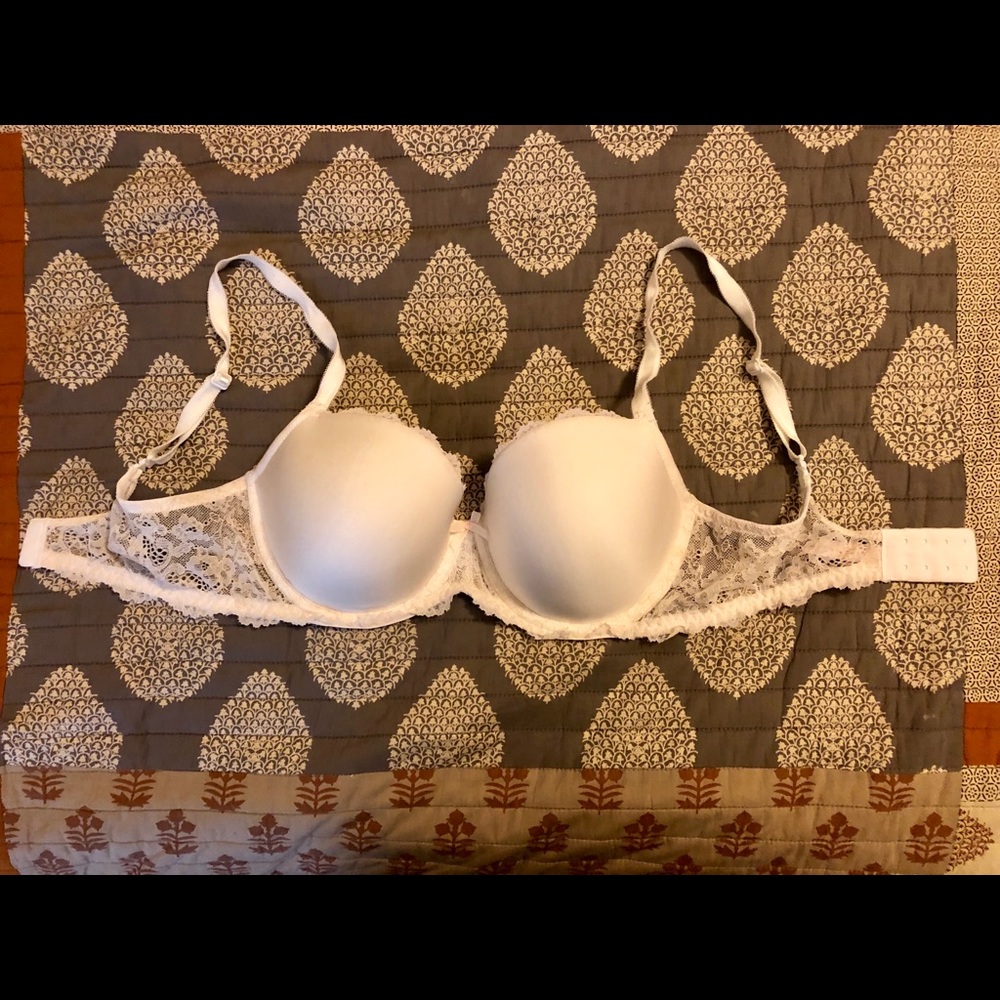 2/$15 Victoria’s Secret 34DD Bra